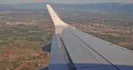 Blick aus einem Flugzeug auf die Toskana