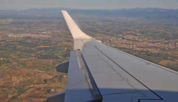 Blick aus einem Flugzeug auf die Toskana